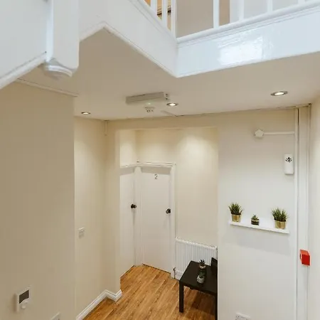Hostel Mile End 57a *