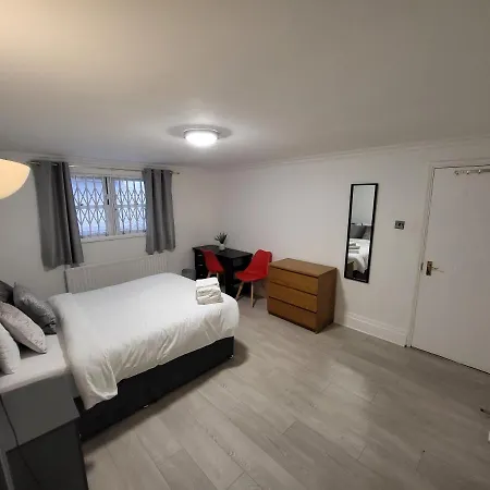 Cosy By Clapham South Underground! * London