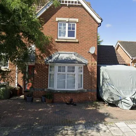 Near Thames River Apartment *