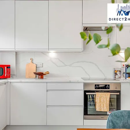 Stylish West Oasis: Two-bedroom With Workspace Apartment