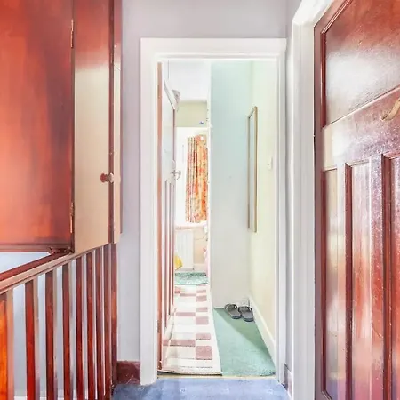 House 220 Apartment *