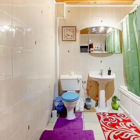House 220 Apartment *