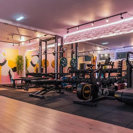 Chelsea Flat 10 Mins Harrods, Balcony, Gym, Air Conditioning *