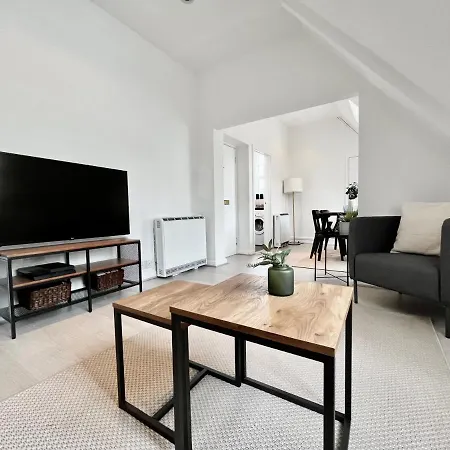 New Oxford Circus 2 Bedr, 3 Beds Location Apartment London