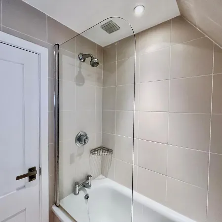 New Oxford Circus 2 Bedr, 3 Beds Location Apartment *