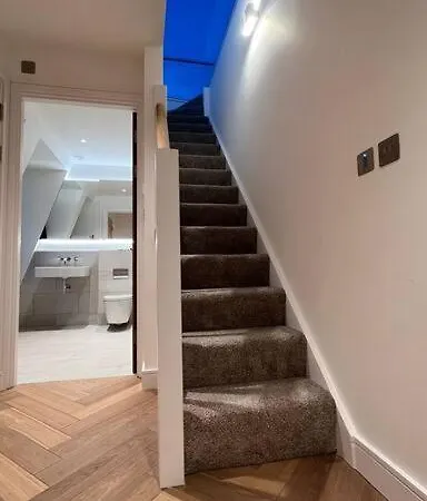 Panoramic Perfection Marble Arch 2br Penthouse 74 Apartment