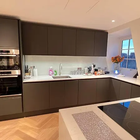 Panoramic Perfection Marble Arch 2br Penthouse 74
