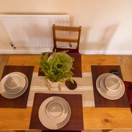 3 Bedrooms House-sofabed-parking-bbqstove-garden Apartment London