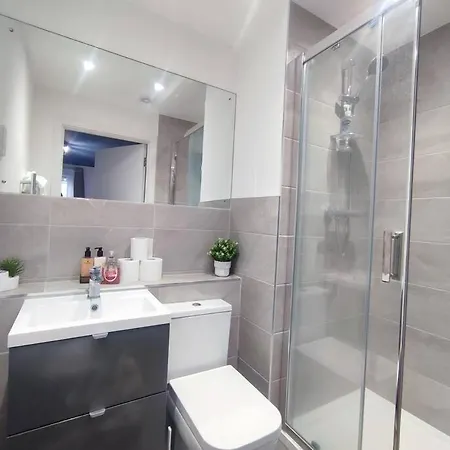 Apartment Luxury 3br Apt, Close To Excel, O2, Airport! *