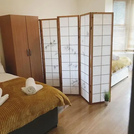 Apartment Jb Family & Contractor Stays, Free Parking *