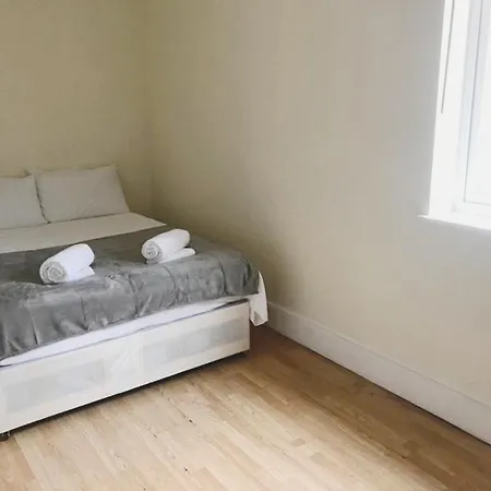 Apartment Jb Family & Contractor Stays, Free Parking London