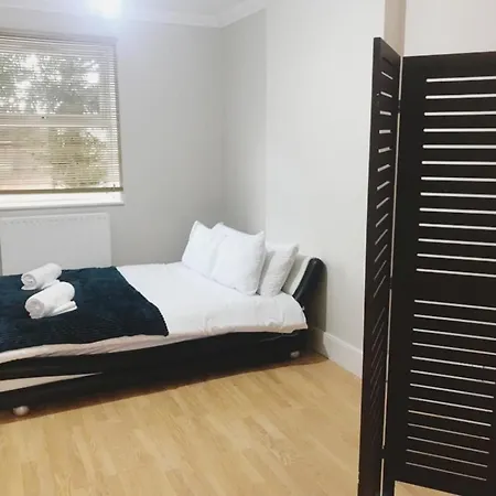 Jb Family & Contractor Stays, Free Parking London