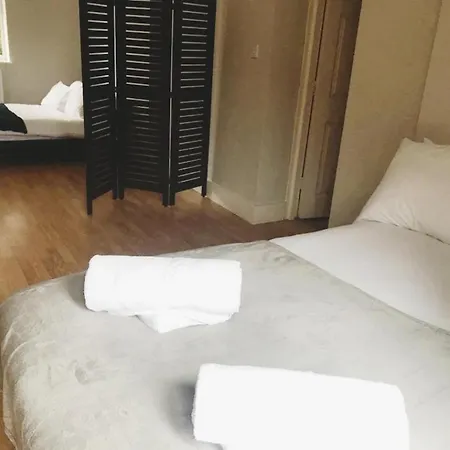 Jb Family & Contractor Stays, Free Parking London