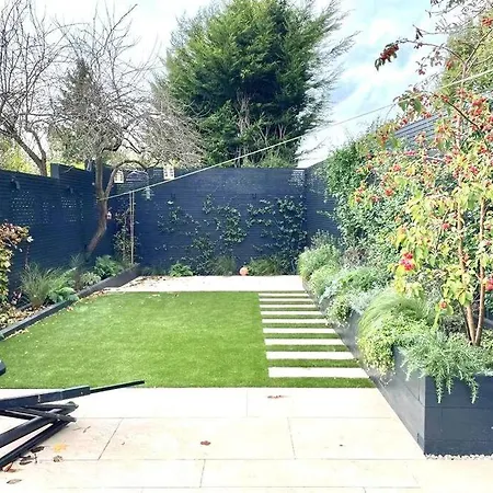 Holiday home Huge Modern Family London *