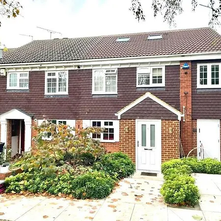 Huge Modern Family London Holiday home Finchley