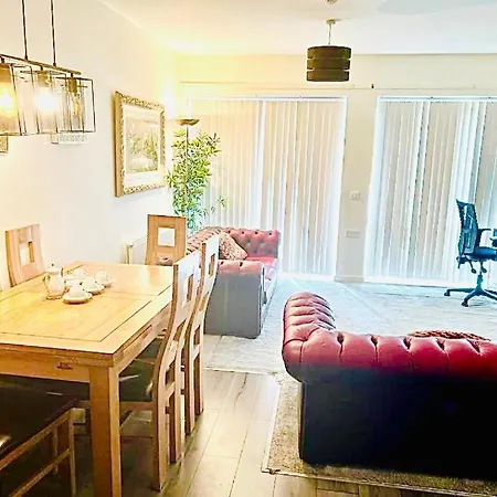 Park Royal Stay- Relax In A Specious Masters With Views In An *