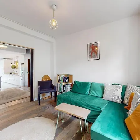 Enchanting 3 Bedroom House With Garden In Leyton *