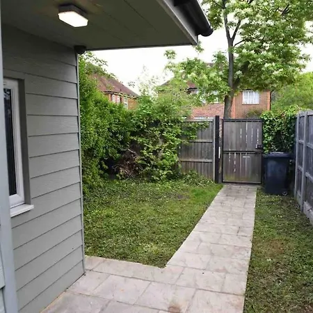 Beautiful Private Detached 1 Bed With Private Outdoor Space Сasa de vacaciones *