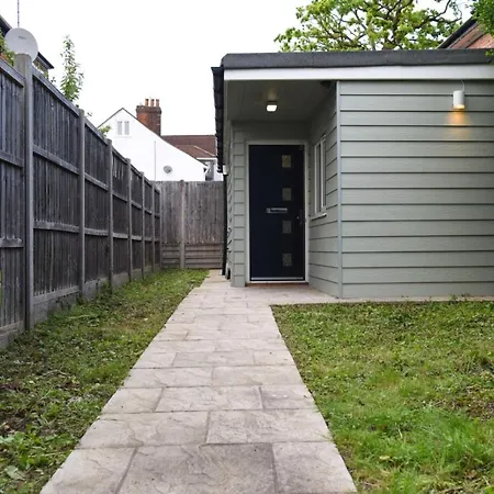 Beautiful Private Detached 1 Bed With Private Outdoor Space Сasa de vacaciones *