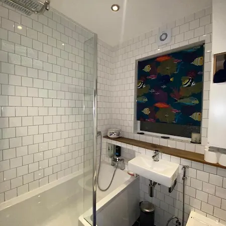 Three Bedroom Family With Garden In Walthamstow *