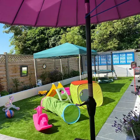 Three Bedroom Family With Garden In Walthamstow