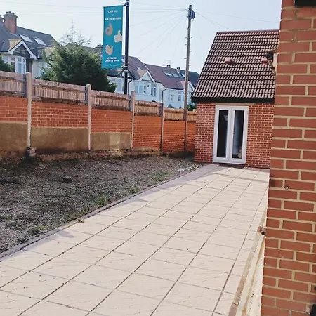 Jb Family & Contractor Stays, Free Parking London