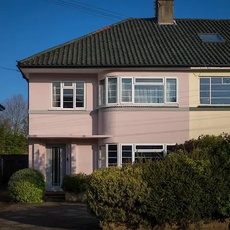 Holiday home Three Bedroom House With Large Garden A Short Stroll From Richmond's Riverside Pubs And Restaurants