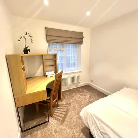 Huge Modern Family London Finchley