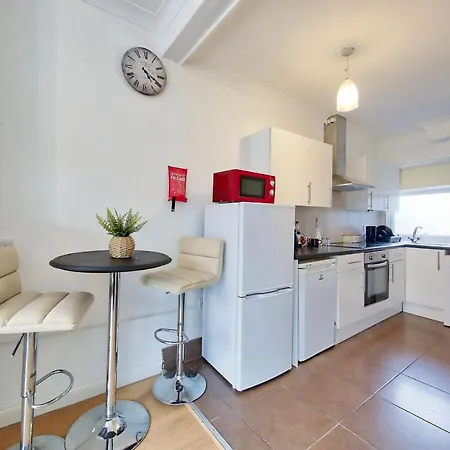 Stunning One Bedroom Studio In Tooting Broadway Apartment *