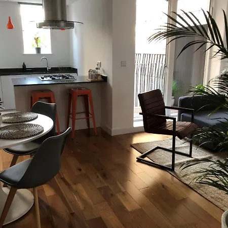 Flat 1 Bevenden *