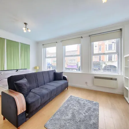 Stunning One Bedroom Studio In Tooting Broadway *