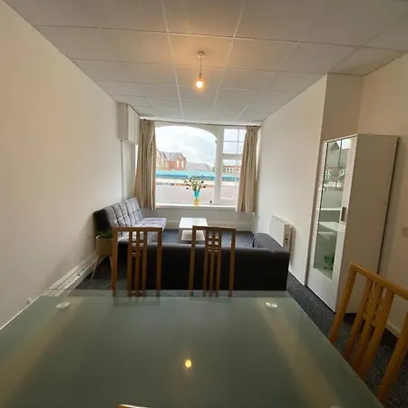 1 Spacious 2-bed *