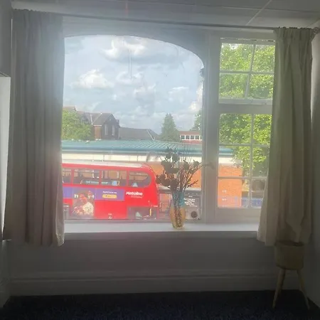 1 Spacious 2-bed * Barnet
