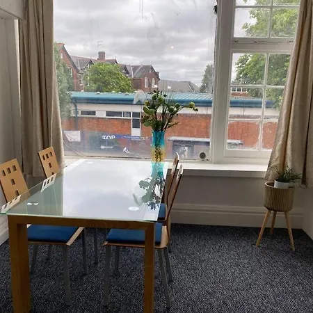 1 Spacious 2-bed Barnet