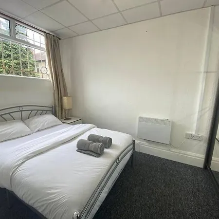 1 Spacious 2-bed Apartment