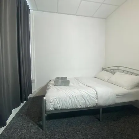 1 Spacious 2-bed * Barnet