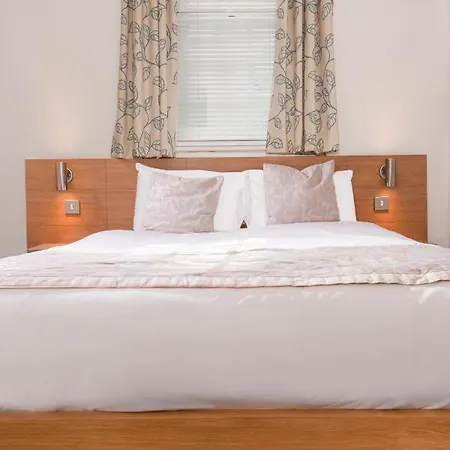Fox Connaught 3* Londyn