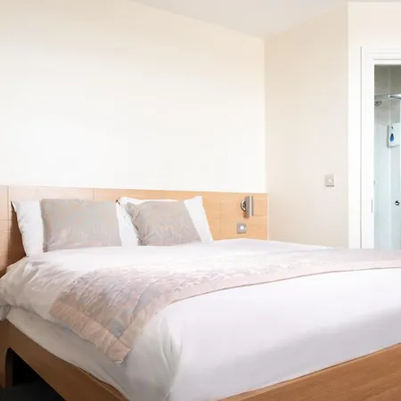 Inn Fox Connaught Excel