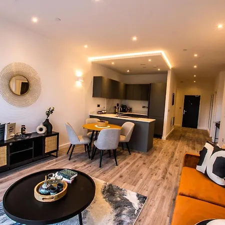 By Charles Hope Apartamento