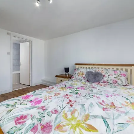 Apartment Lovely One Bedroom Flat On Edgware Road #03 *