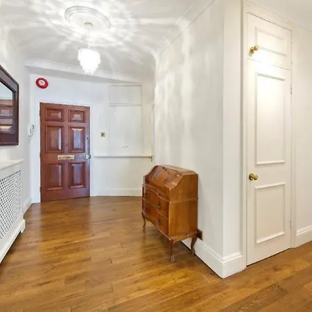Huge Hyde Park Of Ca. 300 Sqm London
