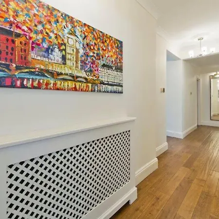 Huge Hyde Park Of Ca. 300 Sqm Apartment *