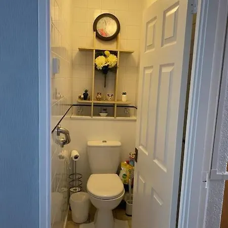 One Double Bedroom In A Shared * London