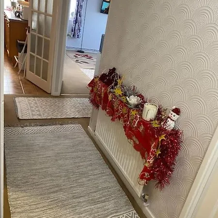 Apartment One Double Bedroom In A Shared London