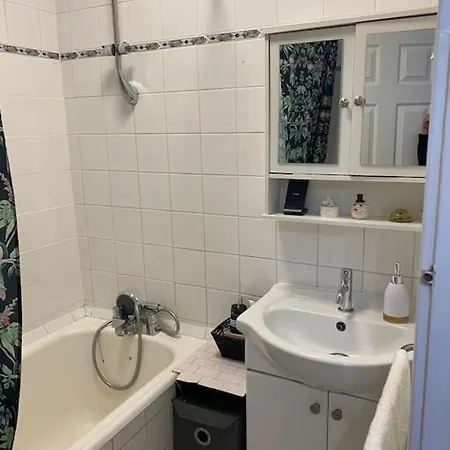 One Double Bedroom In A Shared London