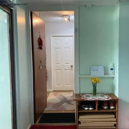 Apartment One Double Bedroom In A Shared London