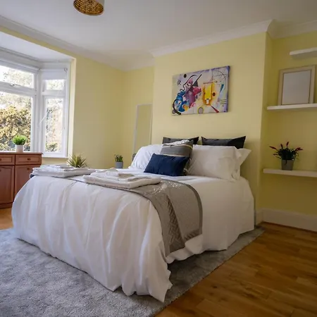 Entire In Streatham With Lovely Views & Ultra Fast Wi-fi