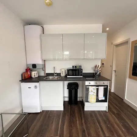 Star Finchley Road 1-bed Hideaway Apartment London