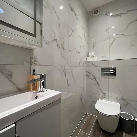 Star Finchley Road 1-bed Hideaway