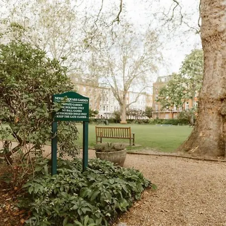 Appartement Coolest Flat In Central London! Londen